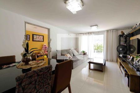 Casa de condomínio à venda com 210m², 4 quartos e 2 vagasSala