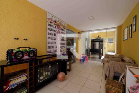 Casa de condomínio à venda com 210m², 4 quartos e 2 vagasSala 2