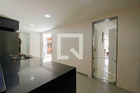 Casa de condomínio à venda com 210m², 4 quartos e 2 vagasCozinha