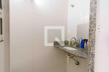 Casa de condomínio à venda com 210m², 4 quartos e 2 vagasLavabo