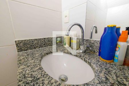 Casa de condomínio à venda com 210m², 4 quartos e 2 vagasLavabo