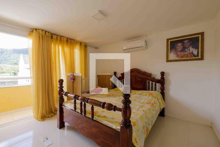 Casa de condomínio à venda com 210m², 4 quartos e 2 vagasSuíte 1