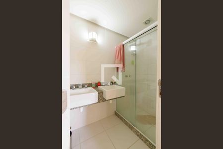 Casa de condomínio à venda com 210m², 4 quartos e 2 vagasBanheiro Suíte 1