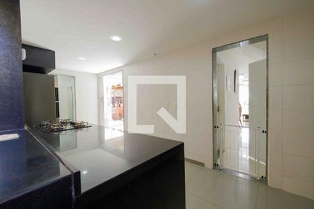 Casa de condomínio à venda com 210m², 4 quartos e 2 vagasCozinha