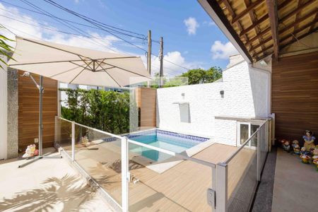 Casa de condomínio à venda com 210m², 4 quartos e 2 vagasQuintal