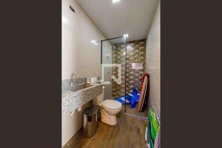 Casa de condomínio à venda com 210m², 4 quartos e 2 vagasBanheiro Quintal