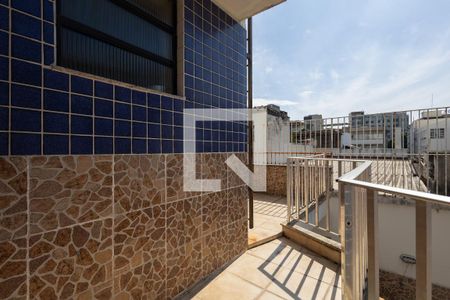 Casa de condomínio à venda com 200m², 4 quartos e sem vaga Casa de condomínio à venda com 200m², 4 quartos e sem vagaTerraço