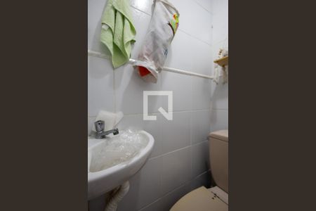 Casa de condomínio à venda com 200m², 4 quartos e sem vaga Casa de condomínio à venda com 200m², 4 quartos e sem vagaBanheiro de Serviço 2° Andar