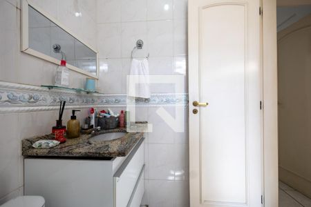 Casa de condomínio à venda com 200m², 4 quartos e sem vaga Casa de condomínio à venda com 200m², 4 quartos e sem vagaBanheiro 2 2° Andar