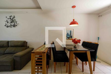 Sala de casa de condomínio para alugar com 3 quartos, 80m² em Vargem Pequena, Rio de Janeiro