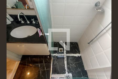 Apartamento à venda com 59m², 2 quartos e 3 vagas Apartamento à venda com 59m², 2 quartos e 3 vagasBanheiro da Suíte