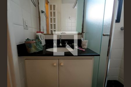 Apartamento à venda com 59m², 2 quartos e 3 vagas Apartamento à venda com 59m², 2 quartos e 3 vagasBanheiro da Suíte