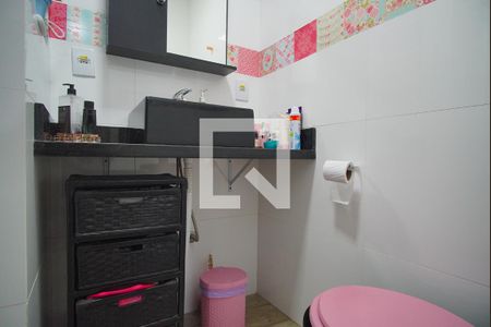 Banheiro de apartamento para alugar com 1 quarto, 35m² em Santa Maria Goretti, Porto Alegre