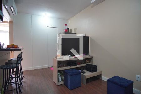 Sala  de apartamento à venda com 1 quarto, 35m² em Santa Maria Goretti, Porto Alegre