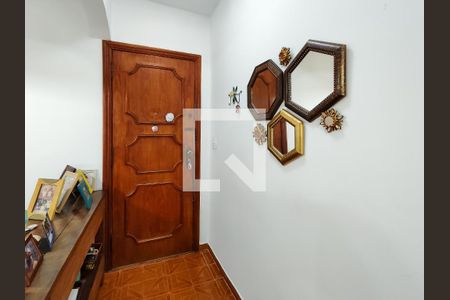 Entrada de apartamento à venda com 2 quartos, 68m² em Grajau, Rio de Janeiro