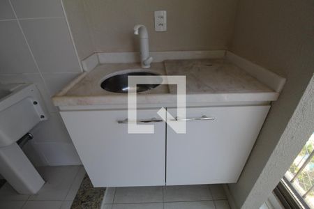 Apartamento para alugar com 70m², 2 quartos e 1 vagaPia da varanda com acesso a área de serviço