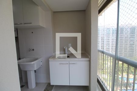 Apartamento para alugar com 70m², 2 quartos e 1 vagaÁrea de serviço que se comunica com a varanda da sala