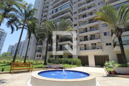Fachada do bloco de apartamento para alugar com 2 quartos, 70m² em Jacarepaguá, Rio de Janeiro