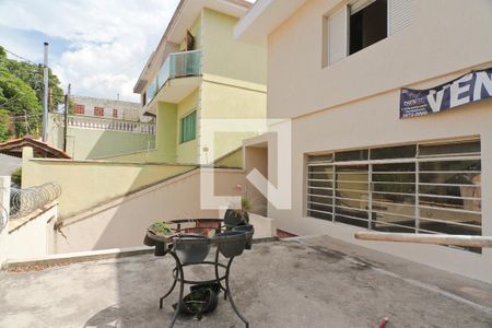 Casa à venda com 165m², 3 quartos e 2 vagas Casa à venda com 165m², 3 quartos e 2 vagasÁrea externa