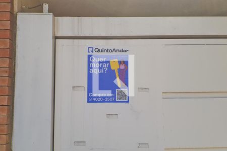 Casa à venda com 165m², 3 quartos e 2 vagas Casa à venda com 165m², 3 quartos e 2 vagasFachada