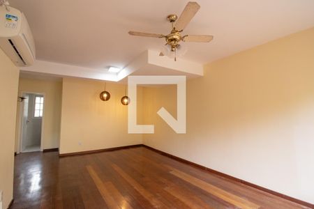 Sala de casa à venda com 4 quartos, 220m² em Boa Vista, Porto Alegre