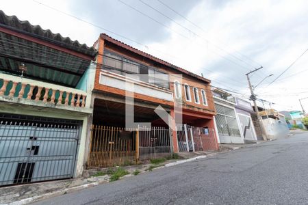 Casa à venda com 126m², 3 quartos e 4 vagas Casa à venda com 126m², 3 quartos e 4 vagasFachada
