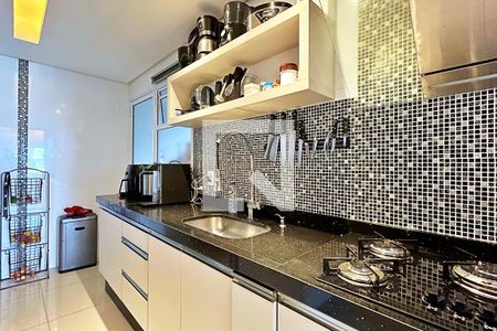 Apartamento à venda com 110m², 2 quartos e 2 vagasCozinha