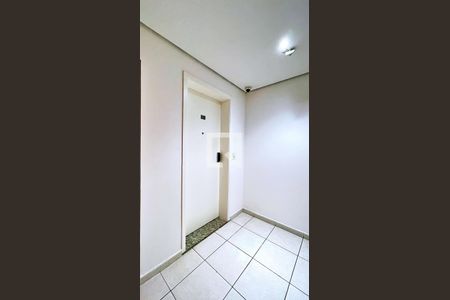 Apartamento à venda com 110m², 2 quartos e 2 vagasHall de entrada de serviço