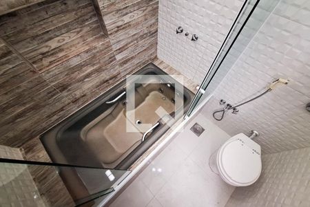 Casa de condomínio à venda com 336m², 6 quartos e 2 vagasBanheiro da Suíte 3