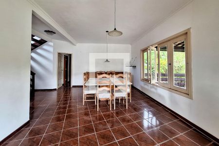 Sala 1 de casa de condomínio à venda com 6 quartos, 336m² em Itaipu, Niterói