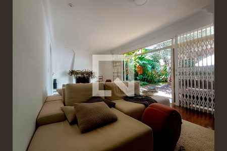 Sala de TV de casa para alugar com 4 quartos, 489m² em Bela Aliança, São Paulo