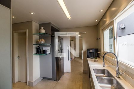 Casa de condomínio à venda com 450m², 5 quartos e 8 vagas Casa de condomínio à venda com 450m², 5 quartos e 8 vagasCozinha