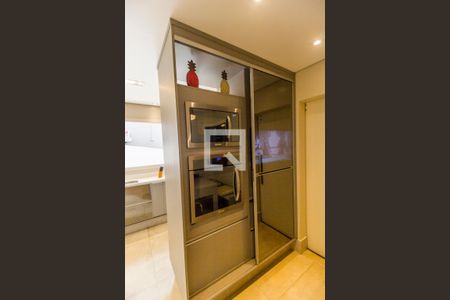 Casa de condomínio à venda com 450m², 5 quartos e 8 vagas Casa de condomínio à venda com 450m², 5 quartos e 8 vagasDetalhe da cozinha