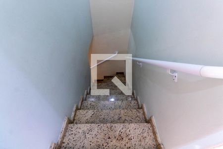 Casa à venda com 300m², 3 quartos e 2 vagasEscada