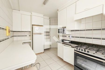 Apartamento para alugar com 118m², 3 quartos e 2 vagas Apartamento para alugar com 118m², 3 quartos e 2 vagasCozinha