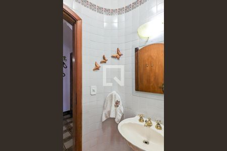 Casa à venda com 447m², 4 quartos e 2 vagas Casa à venda com 447m², 4 quartos e 2 vagasLavabo