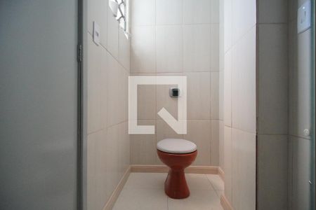 Banheiro de apartamento à venda com 1 quarto, 42m² em Guarani, Novo Hamburgo