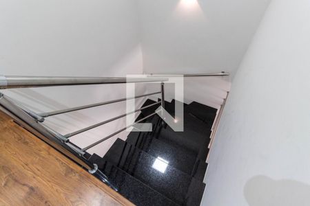 Casa para alugar com 178m², 3 quartos e 2 vagas Casa para alugar com 178m², 3 quartos e 2 vagasEscada
