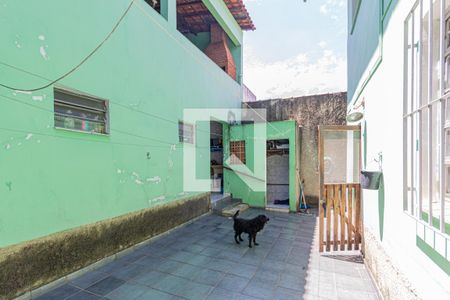 Casa à venda com 250m², 3 quartos e 4 vagas Casa à venda com 250m², 3 quartos e 4 vagasQuintal