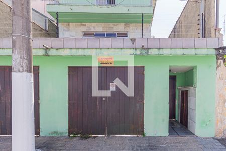 Casa à venda com 250m², 3 quartos e 4 vagas Casa à venda com 250m², 3 quartos e 4 vagasFachada