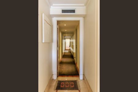 Apartamento à venda com 364m², 4 quartos e 4 vagasCorredor