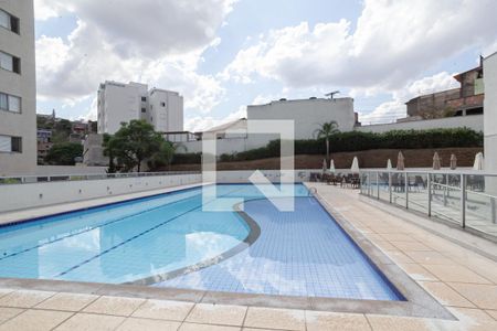 Apartamento à venda com 100m², 3 quartos e 2 vagasÁrea comum - Piscina