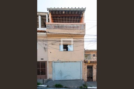 Casa à venda com 138m², 4 quartos e 1 vaga Casa à venda com 138m², 4 quartos e 1 vagaFachada