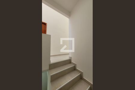 Studio para alugar com 30m², 1 quarto e sem vaga Studio para alugar com 30m², 1 quarto e sem vagaEscada