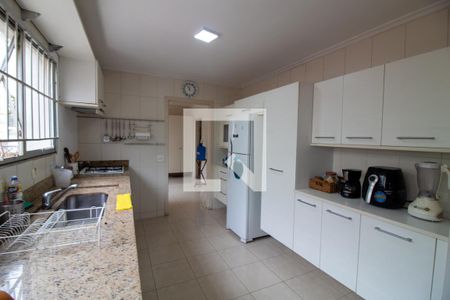 Apartamento à venda com 200m², 3 quartos e 2 vagasCozinha