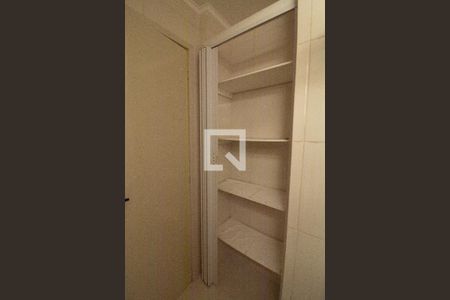 Banheiro de kitnet/studio para alugar com 1 quarto, 30m² em Petrópolis, Porto Alegre