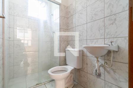 Banheiro social  de apartamento para alugar com 2 quartos, 50m² em São João Batista, Belo Horizonte
