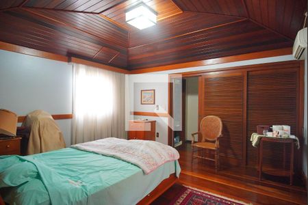 Casa à venda com 375m², 4 quartos e 2 vagassuite