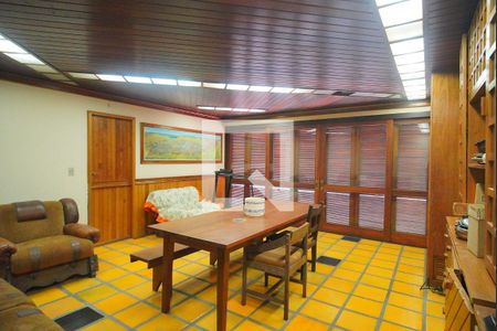 Casa à venda com 375m², 4 quartos e 2 vagasÁrea comum - Salão de festas