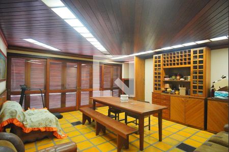 Casa à venda com 375m², 4 quartos e 2 vagasÁrea comum - Salão de festas